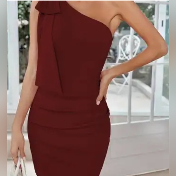 NWOT Knotted Sexy, Sleevless V Neck Dress. Burgundy Size Small. - Picture 1 of 15